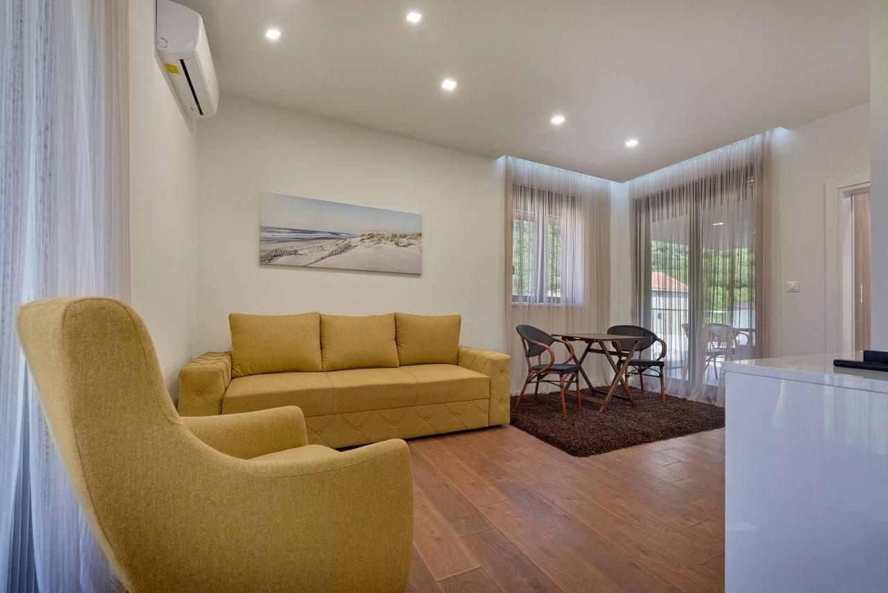 Georgiy Lux Apartments Lastva Grbaljska Bagian luar foto