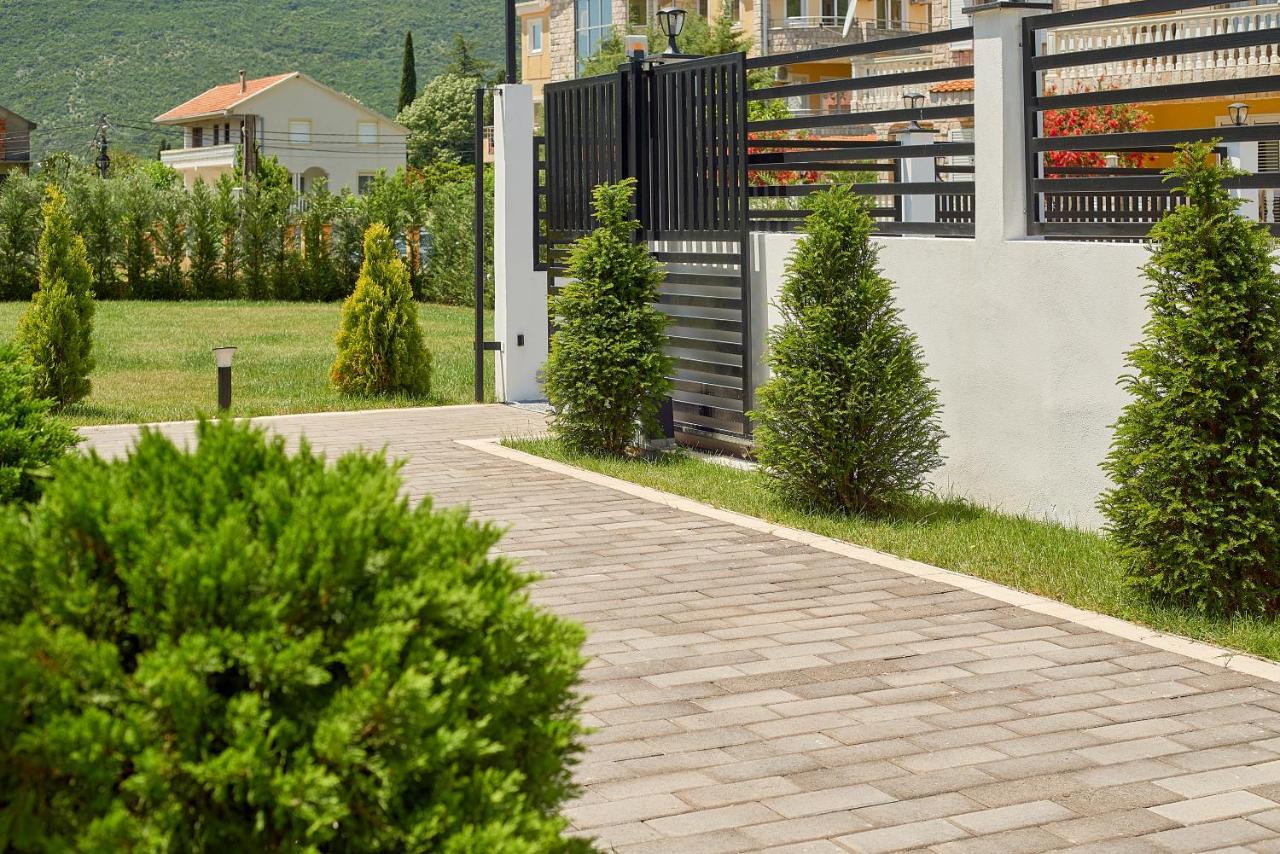 Georgiy Lux Apartments Lastva Grbaljska Bagian luar foto