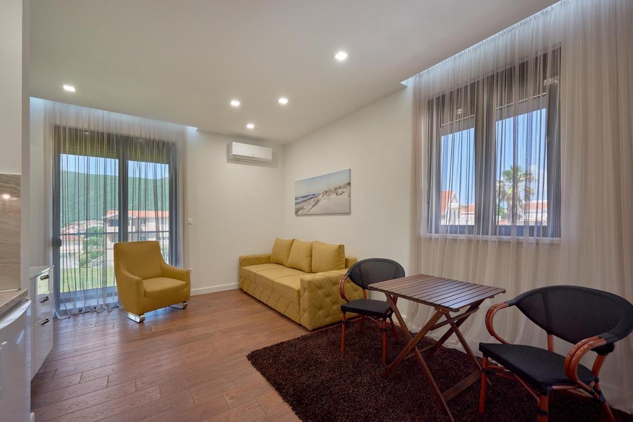 Georgiy Lux Apartments Lastva Grbaljska Bagian luar foto